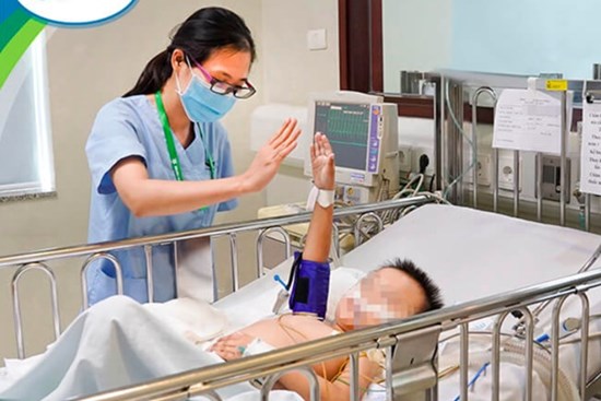 Nguy kịch vì bị rắn độc cắn khi đang ngủ dưới nền nhà