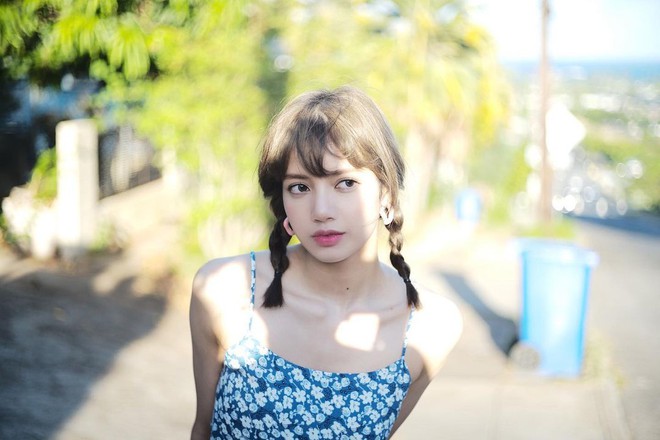 Có một Lisa siêu điệu với đam mê váy hoa, tủ đồ có đủ kiểu dáng cho chị em học theo-7