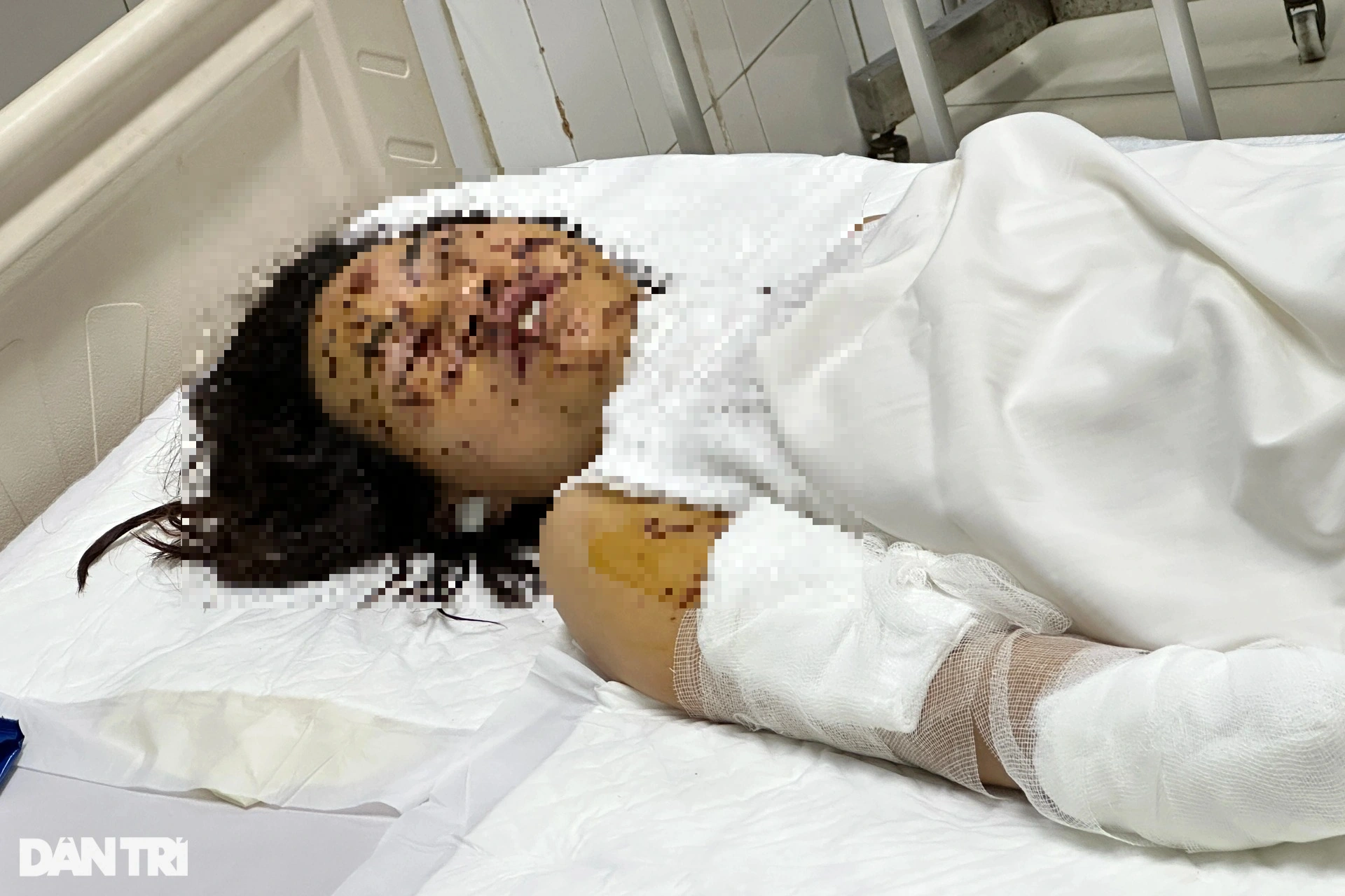 Dùng điện thoại khi đang cắm sạc: Hành động tự sát-2