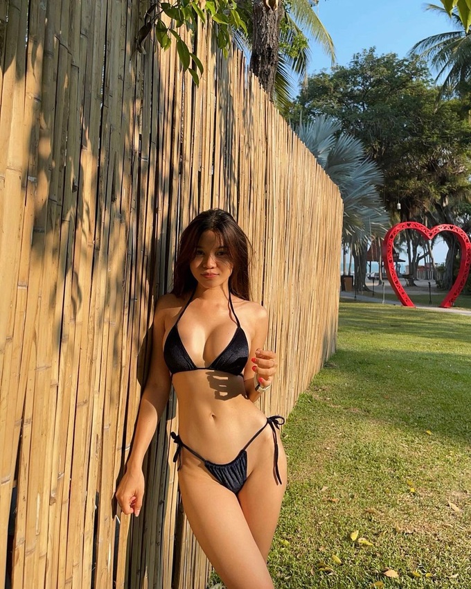 Vợ, bạn gái cầu thủ Việt thích diện đồ gợi cảm, dùng hàng hiệu đắt đỏ-12