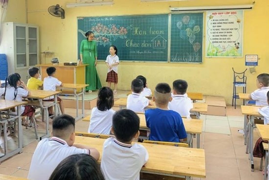 Phụ huynh Hà Nội tố bị trường 'ép' tặng điều hòa, máy chiếu: Phòng GD&ĐT nói gì?