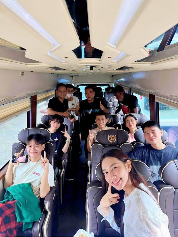 Thuỳ Tiên đến cạnh Quang Linh Vlogs, phản ứng tinh tế của nhân vật này lập tức hút 1,2 triệu view-1