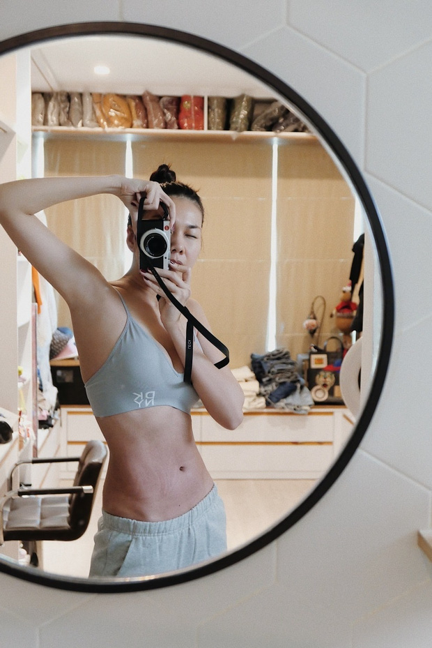 Khoe nhẫn kim cương ở ngón áp út, ẩn ý kết hôn, siêu mẫu Thanh Hằng hiện đang sống Căn hộ mà siêu mẫu sinh sống cũng cá tính và sang trọng như chính cô.-13