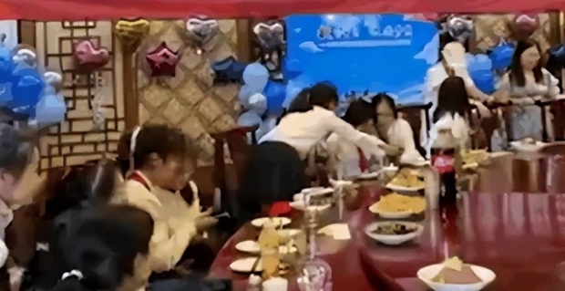 Rơi vào bẫy của phụ huynh khi dự tiệc tri ân, 2 giáo viên bị mất thanh danh, ảnh hưởng sự nghiệp-1