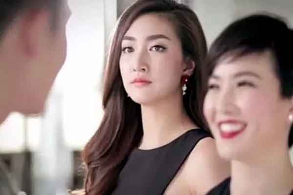 Người yêu cũ của chồng sống ngay nhà bên khiến tôi khó chịu-2