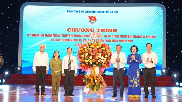 Sáng mãi phong trào Thanh niên xung phong tình nguyện Tháng 8 Thủ đô-1