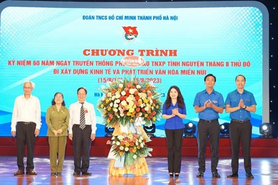 Sáng mãi phong trào Thanh niên xung phong tình nguyện Tháng 8 Thủ đô