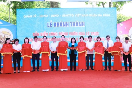 Quận Ba Đình: Khánh thành và gắn biển công trình vườn hoa Lê Trực, phường Điện Biên