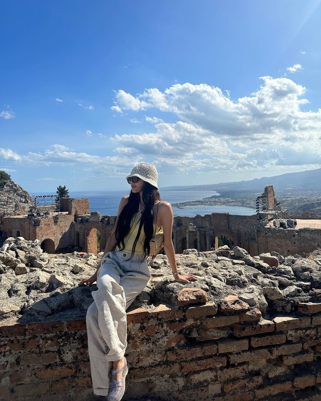 Động thái của Lisa trước tin đồn hẹn hò: Thả dáng trong set đồ 3,4 tỷ đồng, vén mái khoe visual xinh tươi-7