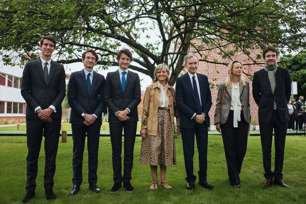 Điểm mặt 5 người thừa kế nhà tỷ phú giàu nhất thế giới-1