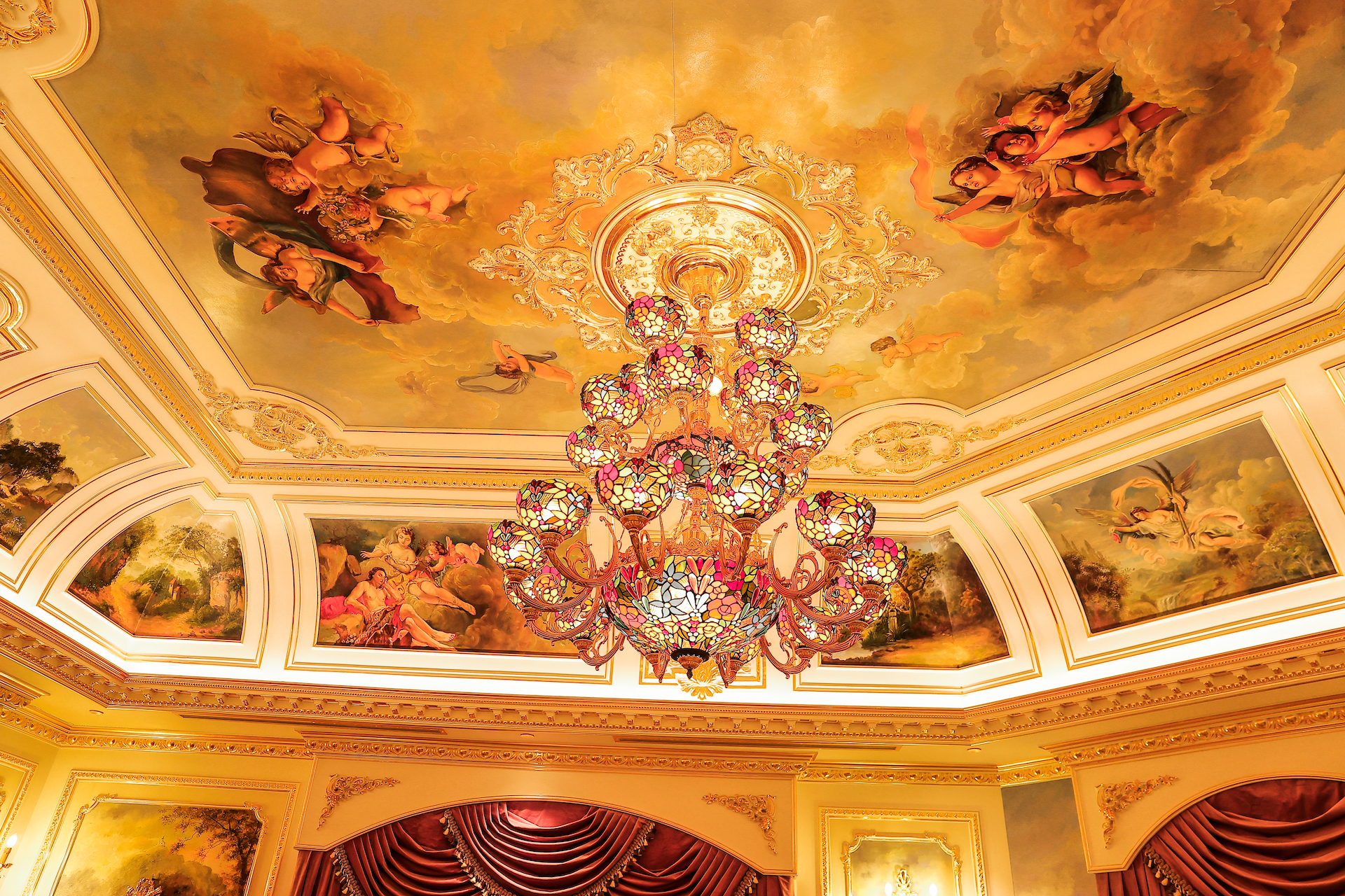 Choáng ngợp với ‘Biệt thự trên không’ dát vàng ở Hồ Tây của đại gia làng thẩm mỹ Phượng Hồng Kông-11