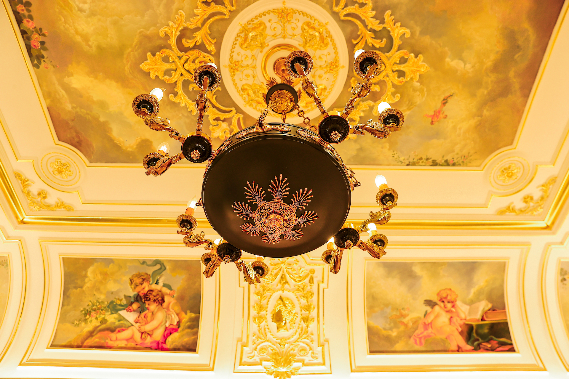 Choáng ngợp với ‘Biệt thự trên không’ dát vàng ở Hồ Tây của đại gia làng thẩm mỹ Phượng Hồng Kông-12