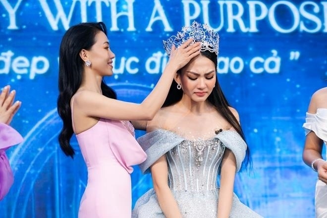 Hoa hậu đặc biệt nhất Việt Nam: Trả lại vương miện gần 4 tỷ đồng ngay sau phút đăng quang-4