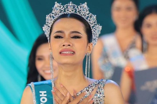 Hoa hậu đặc biệt nhất Việt Nam: Trả lại vương miện gần 4 tỷ đồng ngay sau phút đăng quang