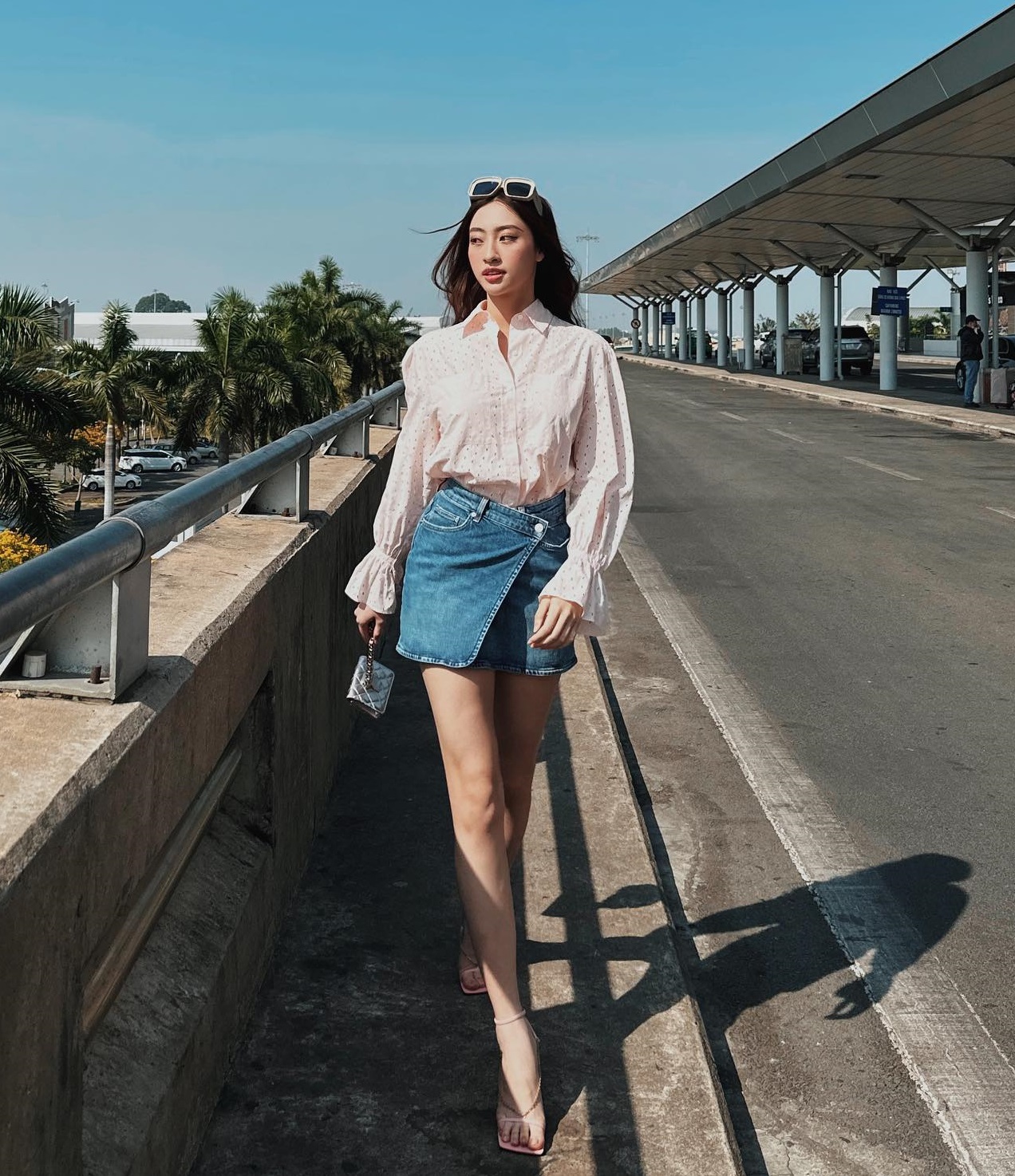 Phong cách sành điệu từ dạo phố tới đi du lịch của Lương Thùy Linh-7