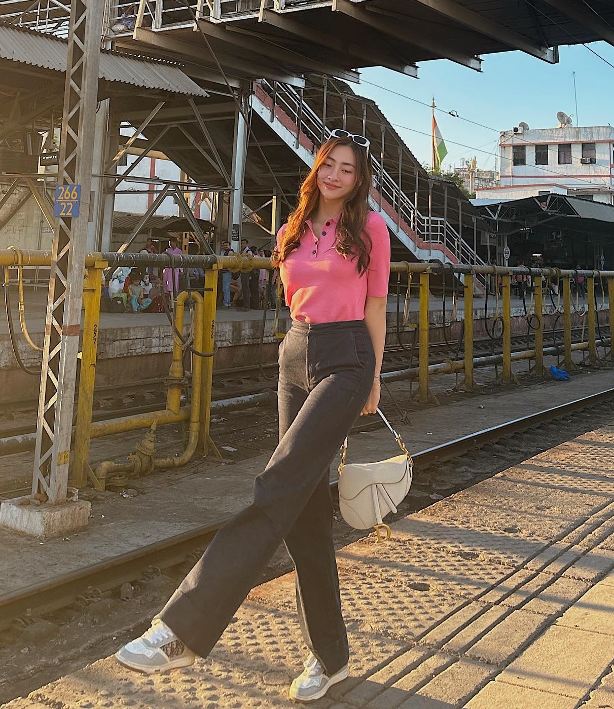 Phong cách sành điệu từ dạo phố tới đi du lịch của Lương Thùy Linh-8