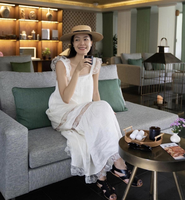 Hoa hậu Việt gặp sự cố trớ trêu và đánh rơi vương miện khi đăng quang giờ có cuộc sống ra sao?-4