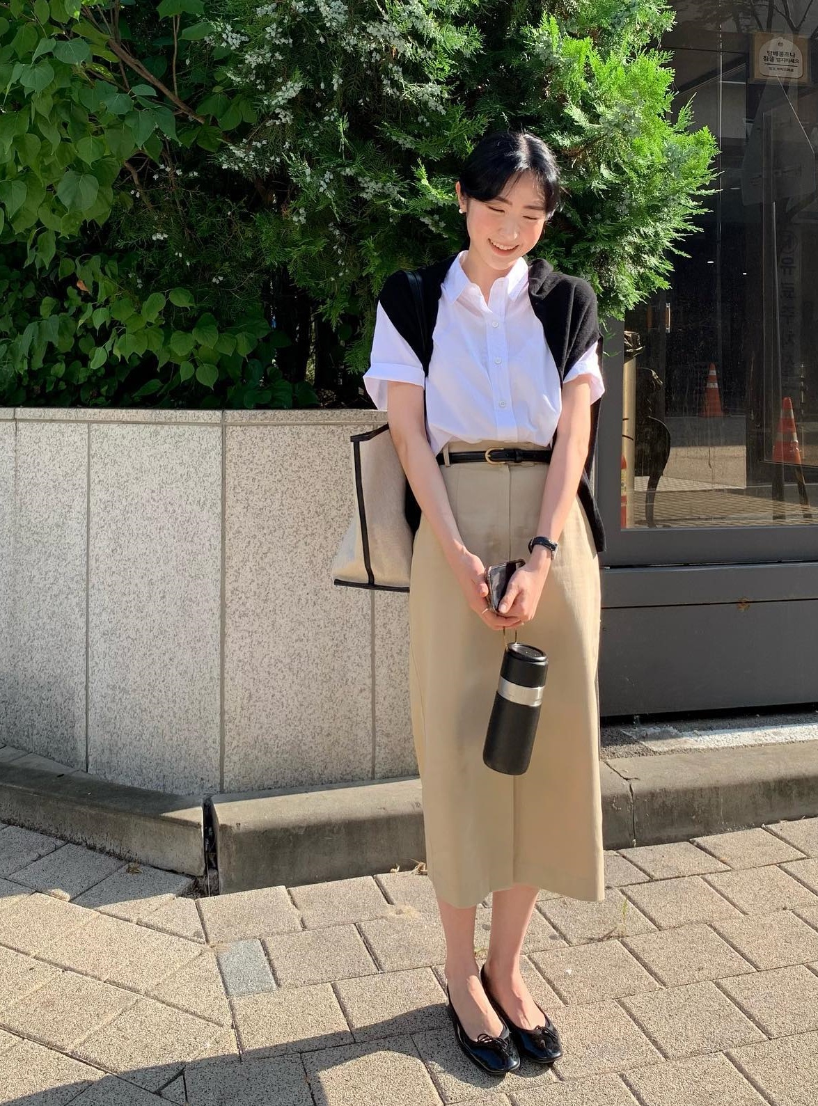 Vì sao nên sắm chân váy suông cho tủ đồ mùa thu?-1