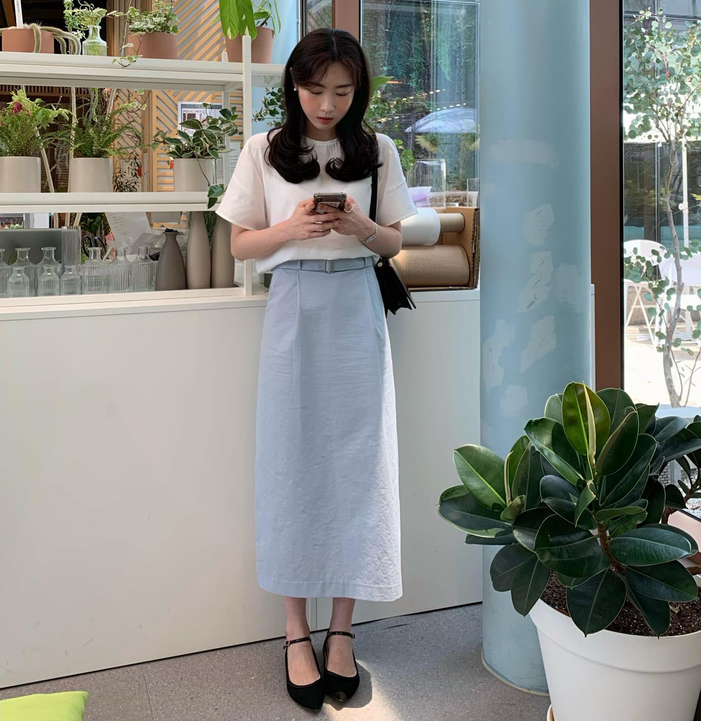 Vì sao nên sắm chân váy suông cho tủ đồ mùa thu?-10