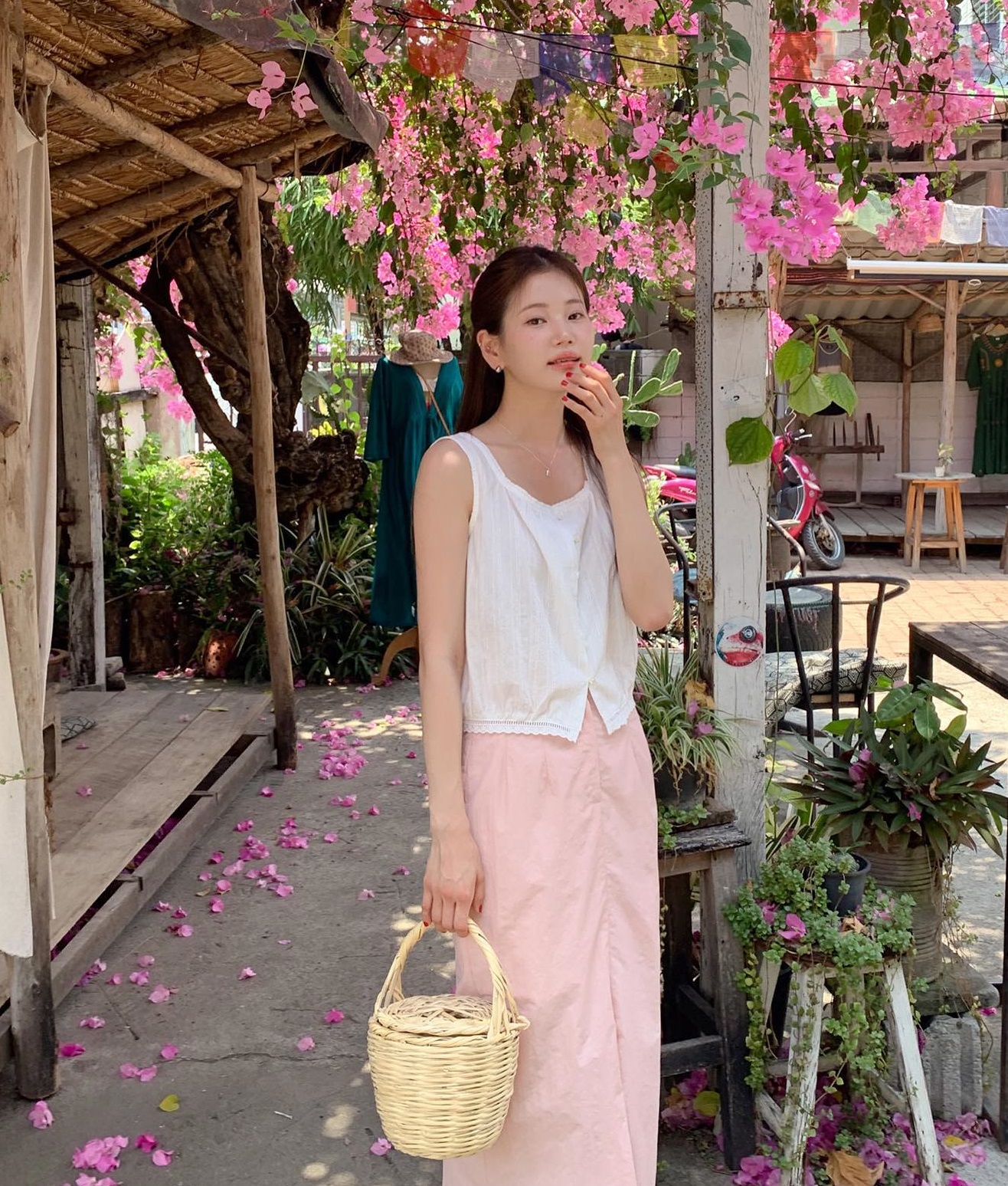 Vì sao nên sắm chân váy suông cho tủ đồ mùa thu?-3