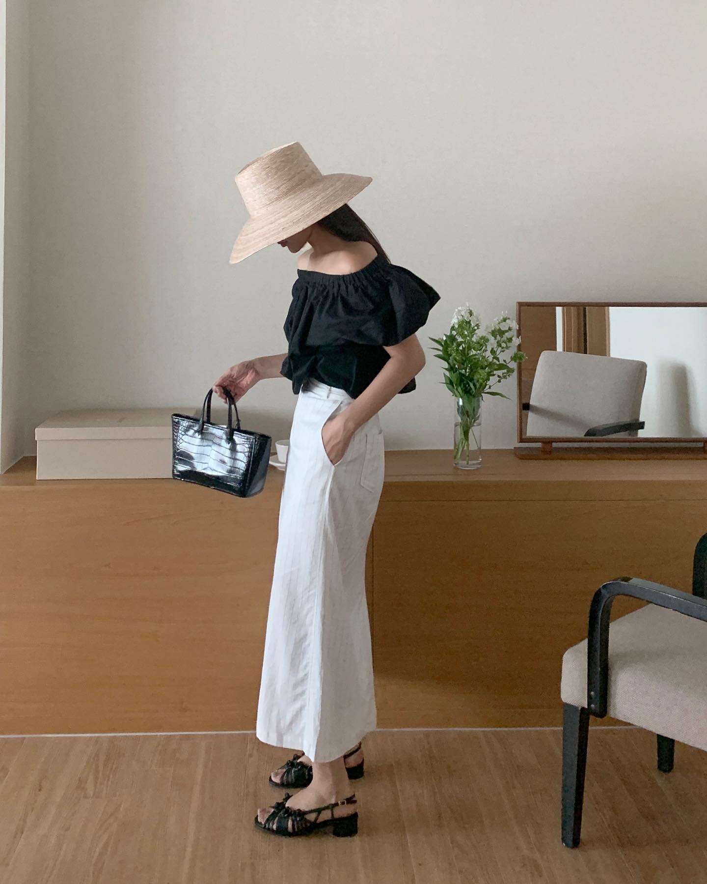 Vì sao nên sắm chân váy suông cho tủ đồ mùa thu?-7