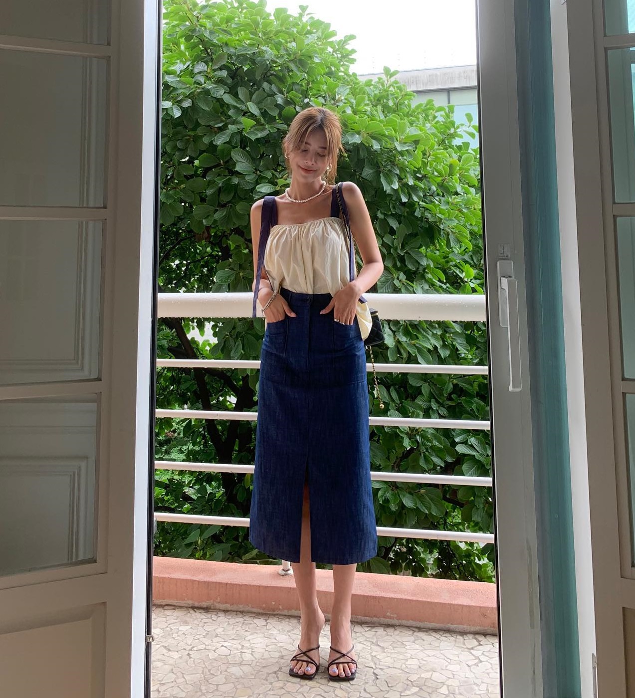 Vì sao nên sắm chân váy suông cho tủ đồ mùa thu?-8