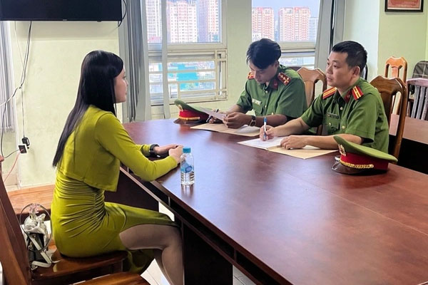 Tú bà đường dây bán dâm từng đăng clip thanh minh khi bị nhầm là 1 trong 4 tiếp viên xách ma túy-3