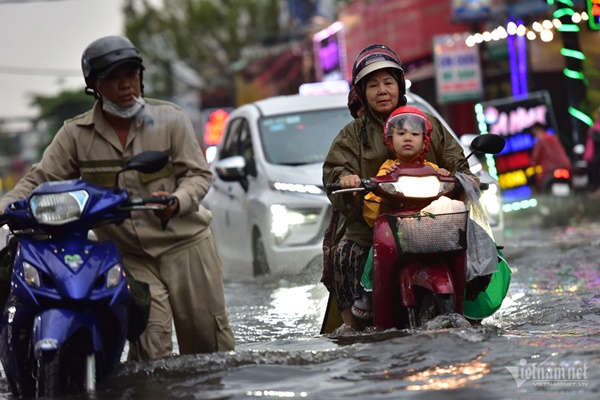 Hà Nội, TP.HCM bắt đầu vào đợt mưa lớn-2