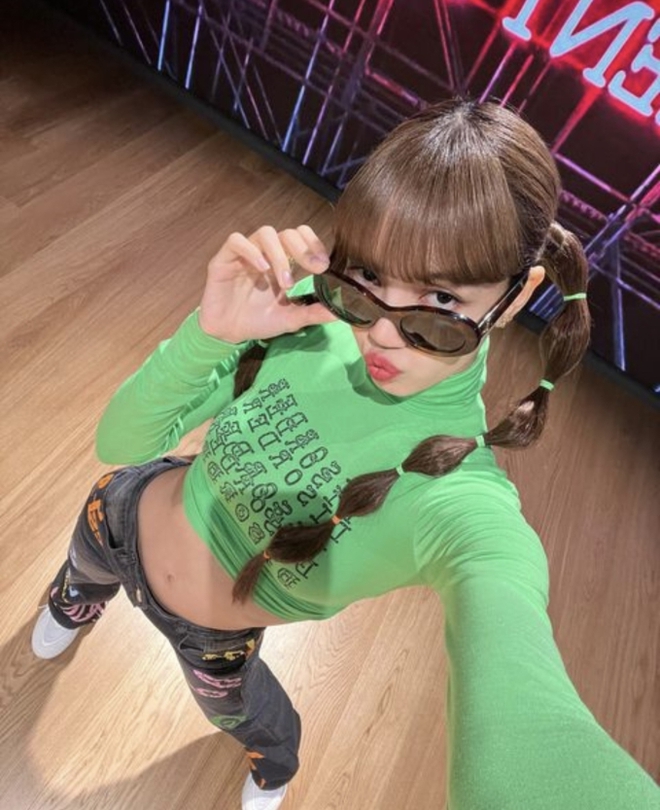 Lisa từ cool ngầu hoá bánh bèo sau tin đồn hẹn hò, mạnh dạn khoe dáng khác hẳn trước kia-4