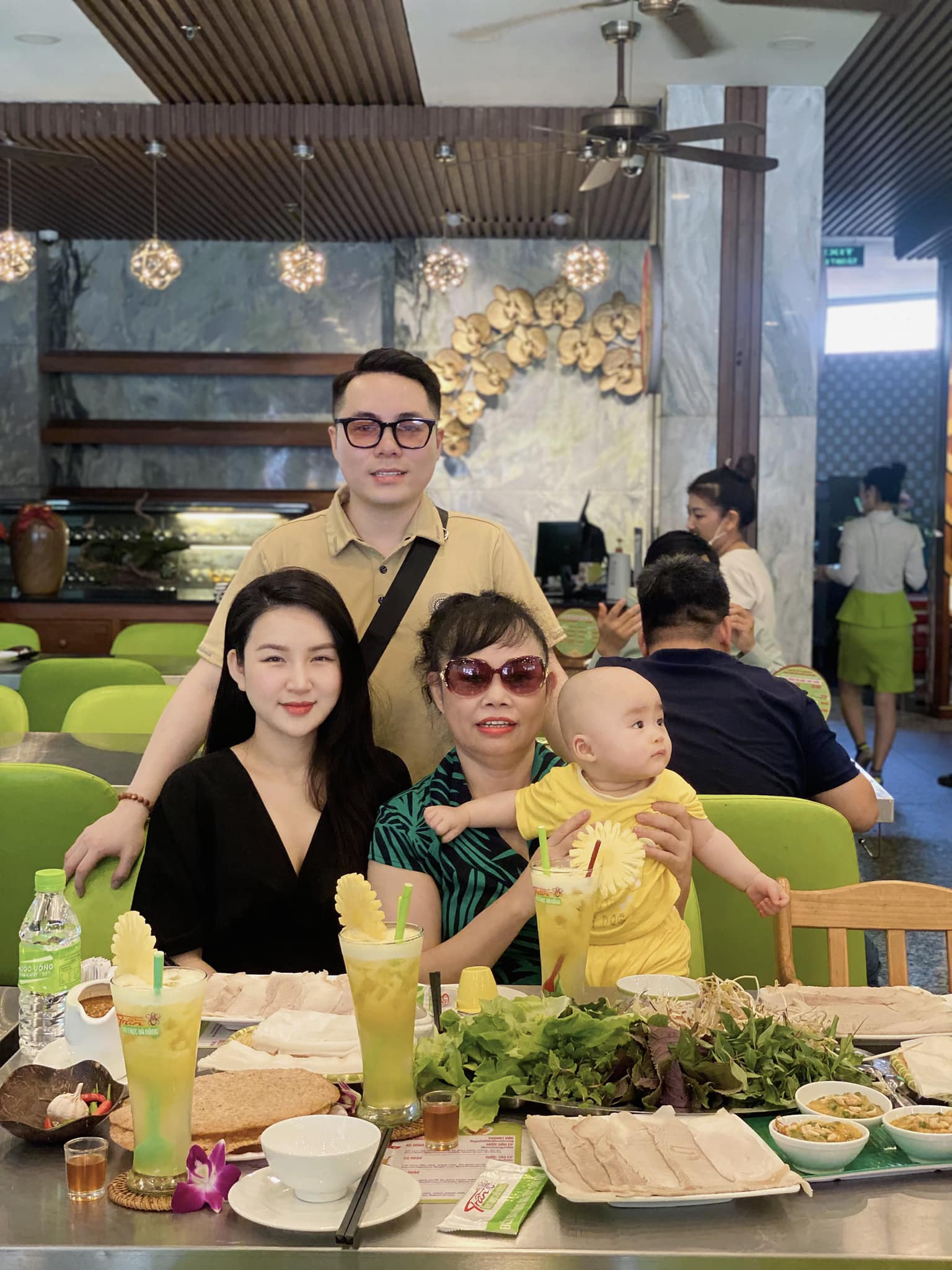 Con dâu siêu lười vẫn được mẹ chồng cung phụng, hứa cho thừa kế 3 nhà hàng - khách sạn và công ty mỹ phẩm-1