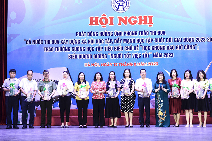 Thi đua xây dựng, đẩy mạnh học tập suốt đời-2
