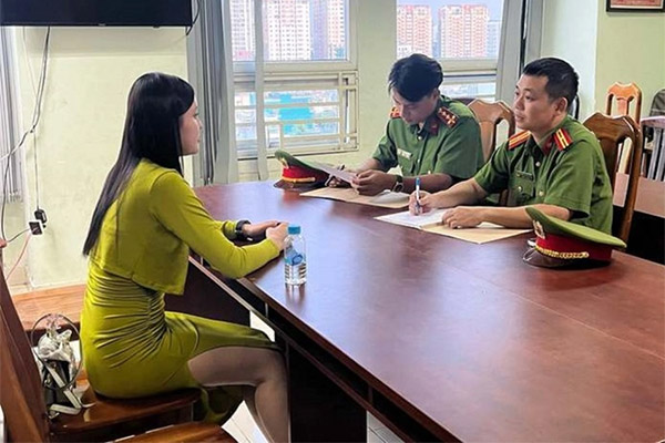 Vừa là tú bà, vừa bán dâm, cựu nữ tiếp viên hàng không đối diện mức án nào?-1