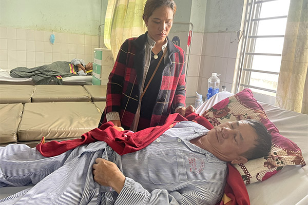 Vợ cầu thủ HAGL tử nạn khóc nghẹn trong vô vọng, đi tìm chồng nhưng không biết chồng ở đâu-3