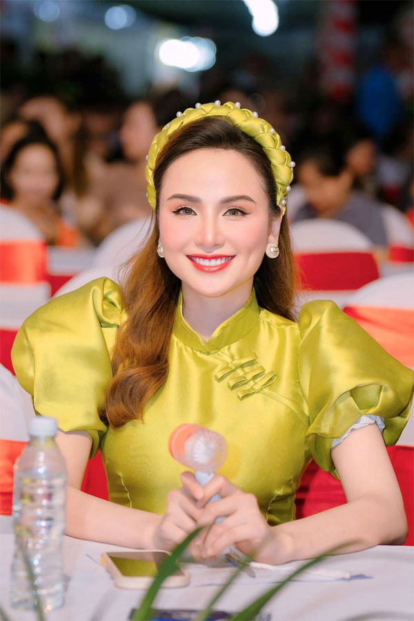 Hoa hậu Diễm Hương bức xúc lên tiếng trước tin đồn bị gia đình từ mặt-1