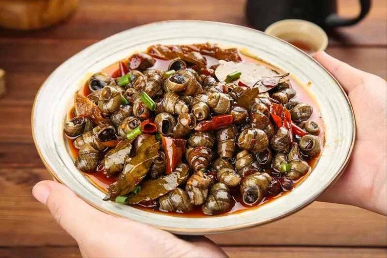 Ốc mua về đừng luộc ngay, ngâm với thứ này hết sạch bùn đất, giun sán bò ra nhung nhúc-9