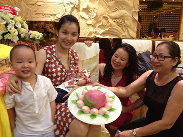 Mẹ chồng Hoa hậu Thùy Lâm: Thương và bênh vực con dâu như ruột thịt-1