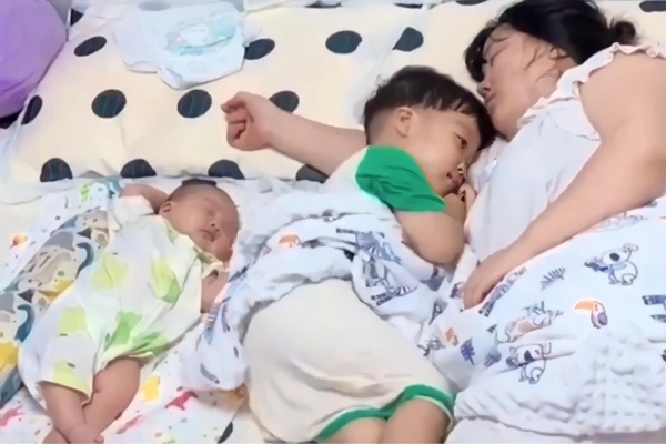 Bố mẹ hoãn mua nhà, để dành tiền đưa con đi du lịch khắp nơi-10