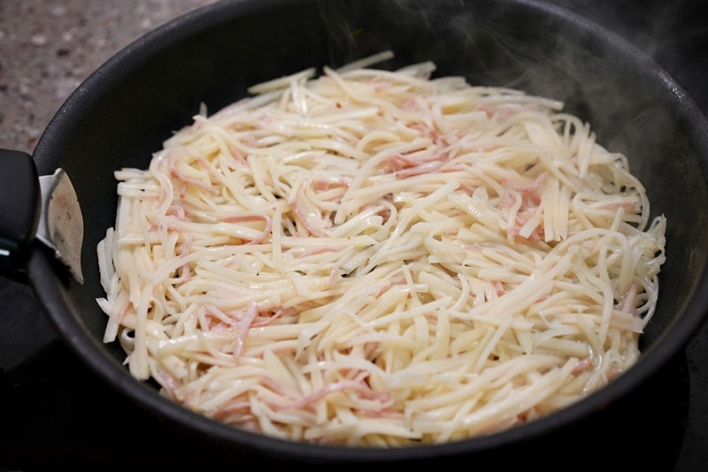 Cách làm bánh pizza khoai tây vừa nhanh vừa lạ miệng-5