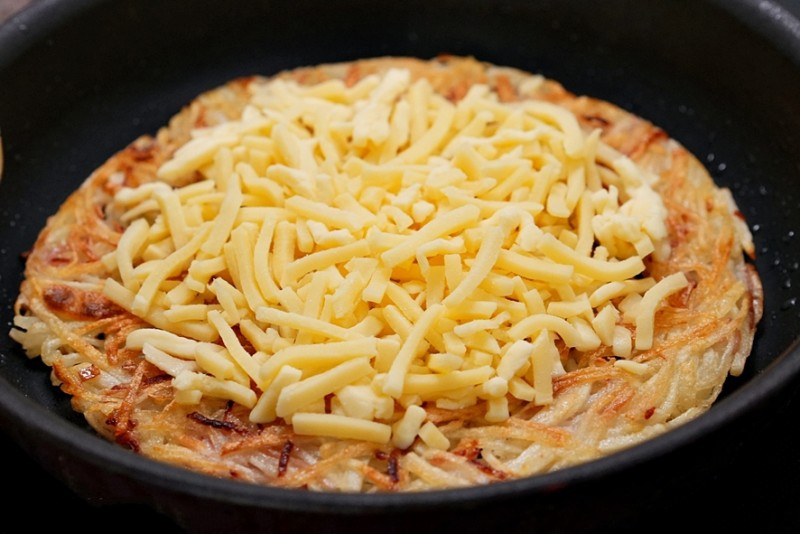 Cách làm bánh pizza khoai tây vừa nhanh vừa lạ miệng-7