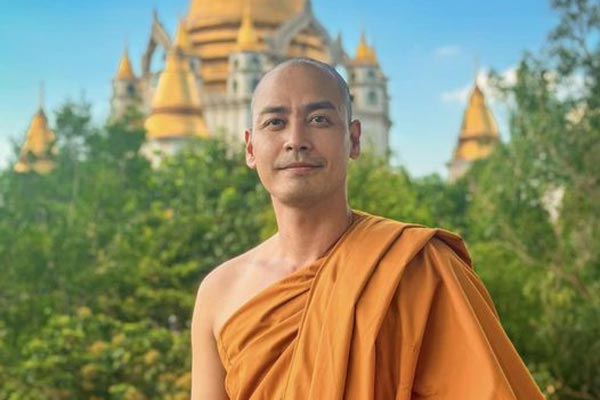 Hai con trai MC Phan Anh khóc, phản ứng mạnh khi bố xuống tóc, xuất gia-3