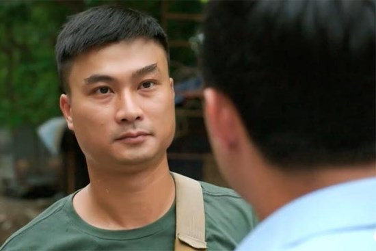 'Làng trong phố' tập 11: Hiếu xử lý sếp 'yêu râu xanh' của vợ