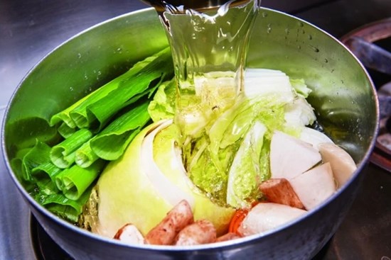 Trẻ 6-12 tháng nên tránh xa 7 loại nước này nếu không sẽ gây tổn thương thận và lá lách