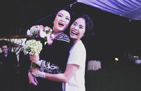 Mẹ chồng giàu có, trẻ đẹp của ca nương Kiều Anh: Xuất thân gia thế, chiều con dâu-1