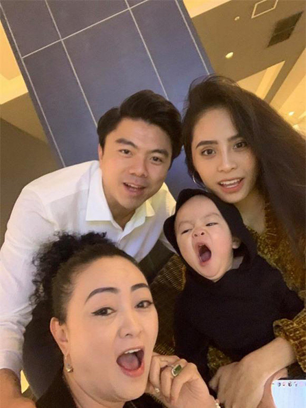 Mẹ chồng giàu có, trẻ đẹp của ca nương Kiều Anh: Xuất thân gia thế, chiều con dâu-3