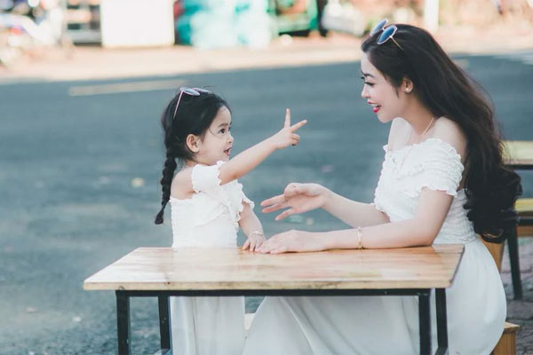 Con buồn vì mẹ không giữ lời hứa: Những đứa trẻ bị tổn thương bởi những lời nói suông của cha mẹ-1