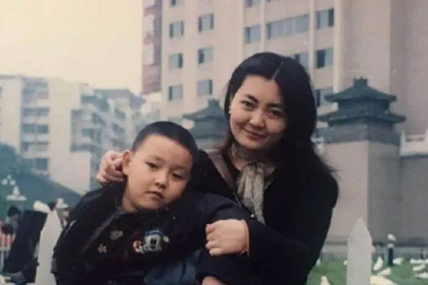 Nhận được cuộc gọi từ số lạ, bà mẹ đau khổ khi phát hiện chân tướng về đứa con trai mình nuôi 23 năm-3