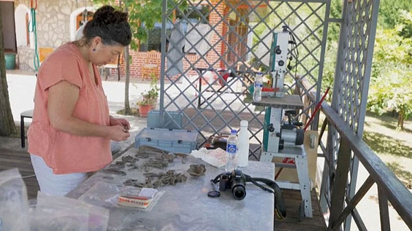 Bên dưới lòng hồ cổ bậc nhất châu Âu chứa kho báu: Bí ẩn 8.000 năm hé lộ?-3