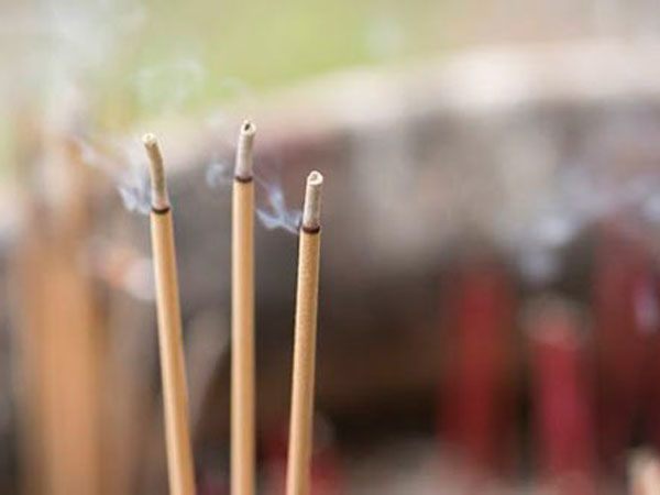 Ngày cuối cùng của tháng 6 âm lịch nhớ lau dọn bàn thờ để cả tháng cô hồn bình an, hanh thông-2