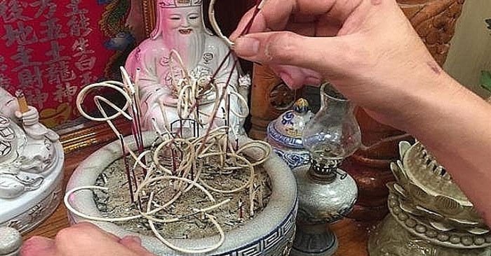 Ngày cuối cùng của tháng 6 âm lịch nhớ lau dọn bàn thờ để cả tháng cô hồn bình an, hanh thông-4