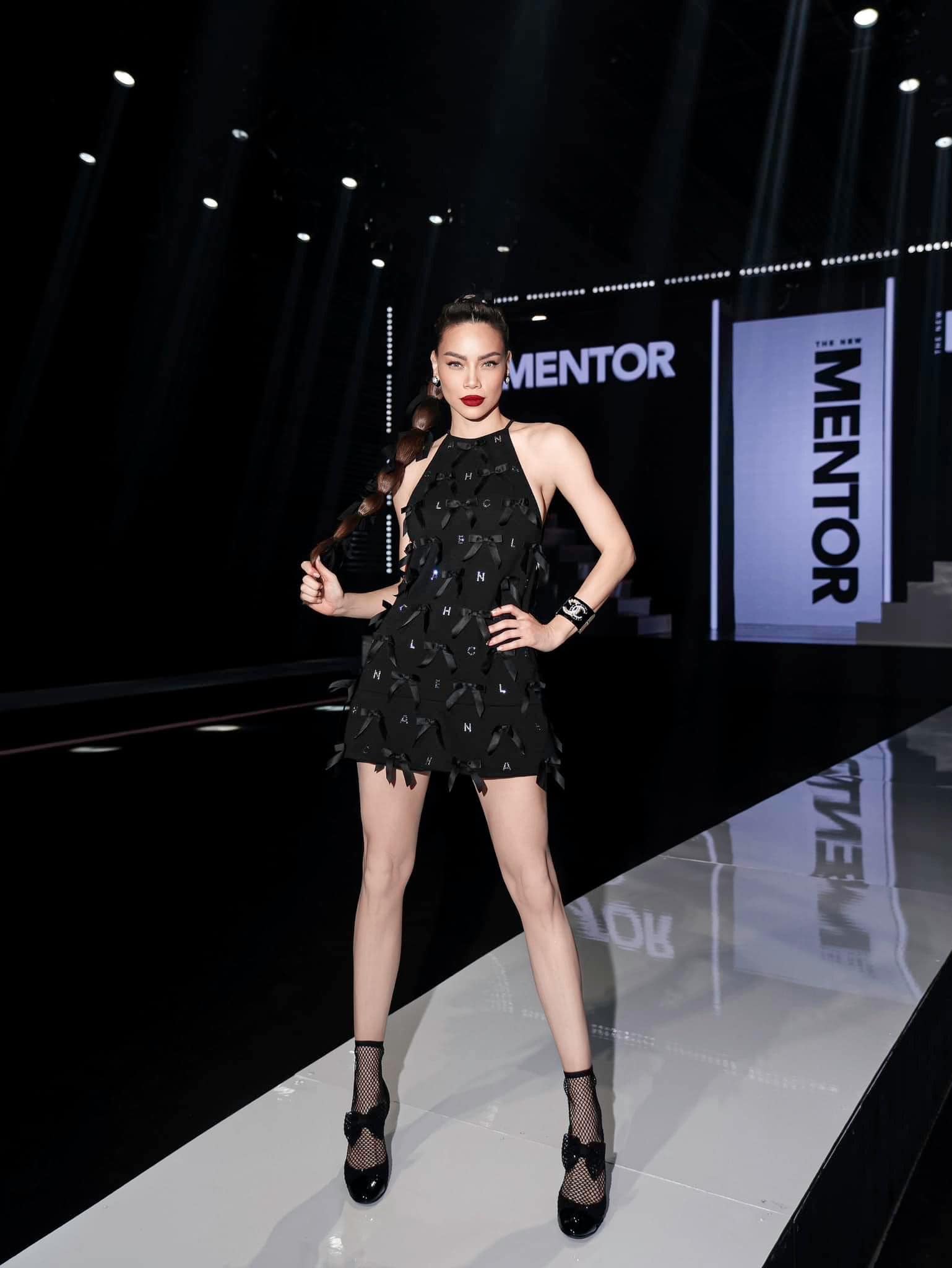 Hà Hồ tại The Mentor: Diện cây Chanel hơn 300 triệu, đụng hàng bất phân thắng bại với Hà Tăng-2